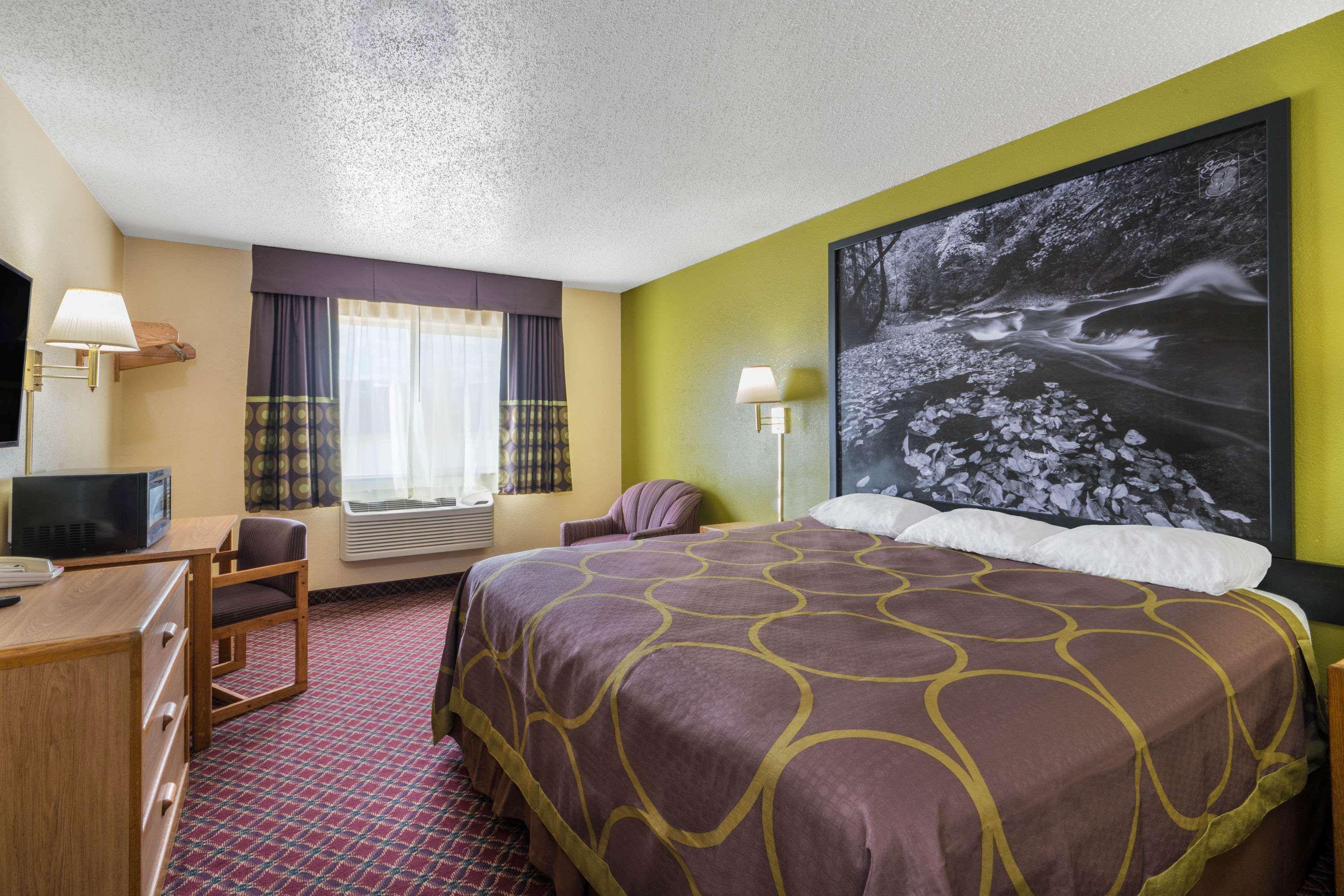 Super 8 By Wyndham Fountain Hotel Luaran gambar