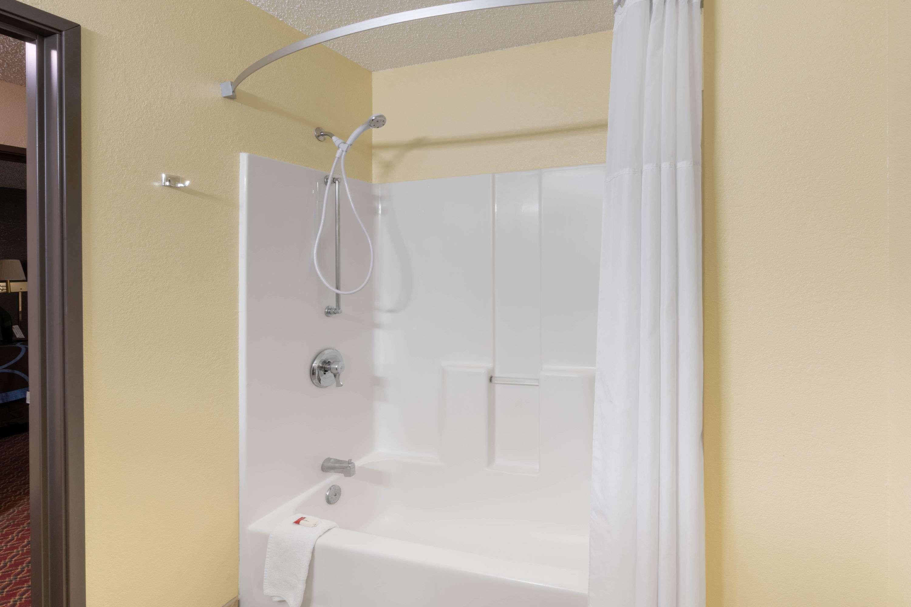 Super 8 By Wyndham Fountain Hotel Luaran gambar