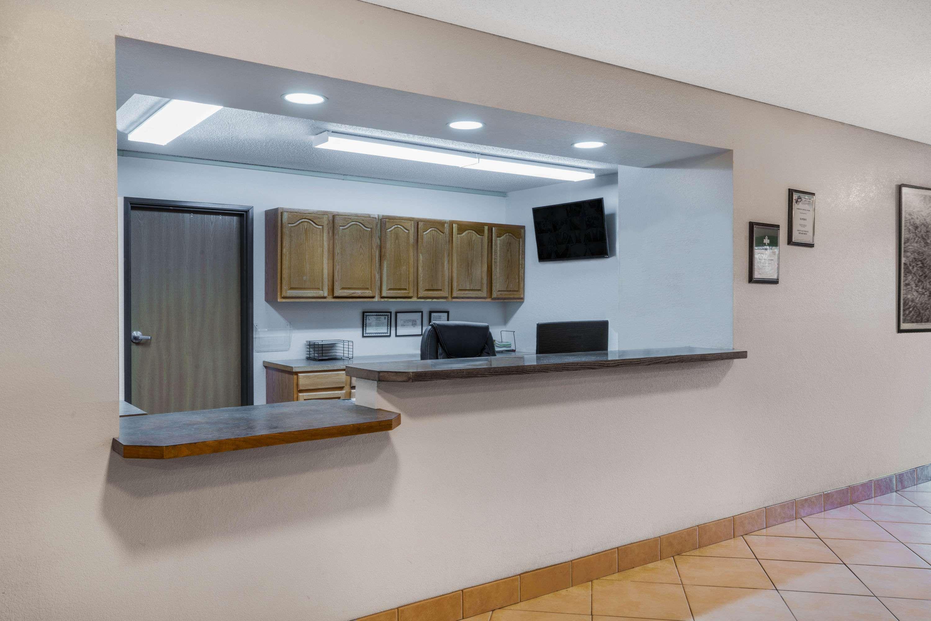 Super 8 By Wyndham Fountain Hotel Luaran gambar