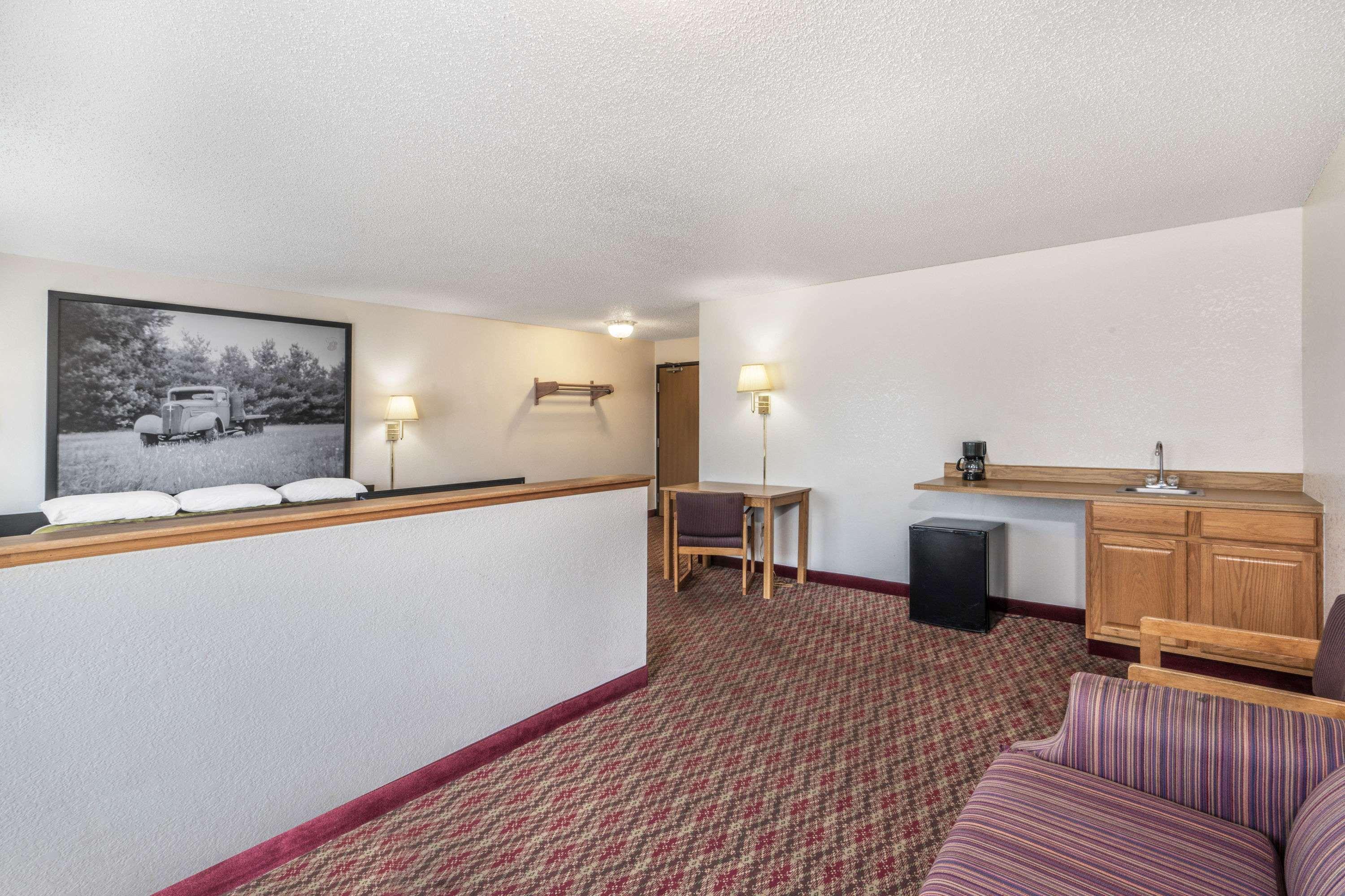 Super 8 By Wyndham Fountain Hotel Luaran gambar