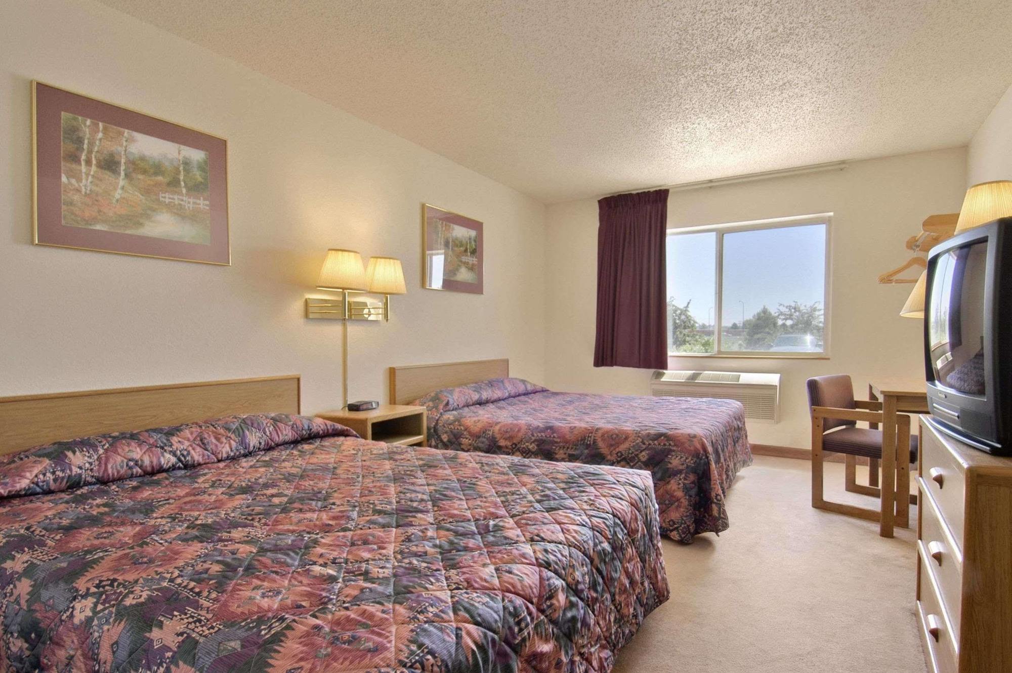 Super 8 By Wyndham Fountain Hotel Luaran gambar